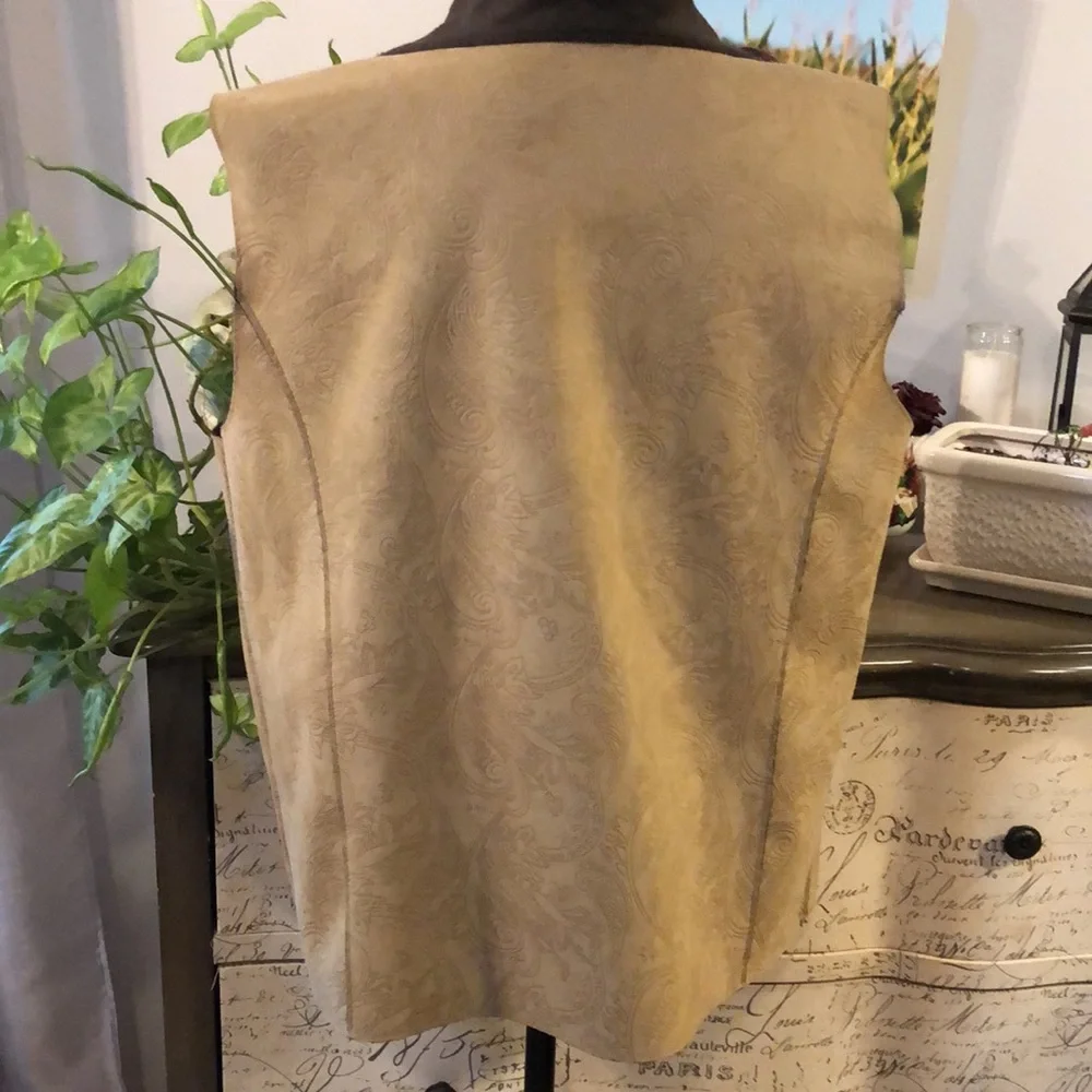 CHICO’S FAUX SUEDE AND FUR ZIP FRONT PAISLEY VEST TAN AND BROWN SIZE 2 MEDIUM